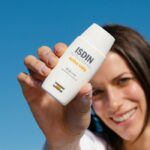 کرم ضد آفتاب ضد لک بیرنگ فوتو اولترا اکتیو یونیفای کورکتس ایزدین ISDIN Fotoultra 100 Active Unify FusionFluid Corrects SPF 50+ 50ml - Image 2